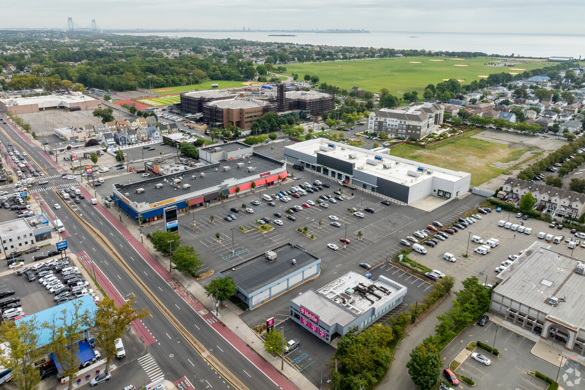 2530 Hylan Blvd, Staten Island, NY en alquiler Foto del edificio- Imagen 1 de 19