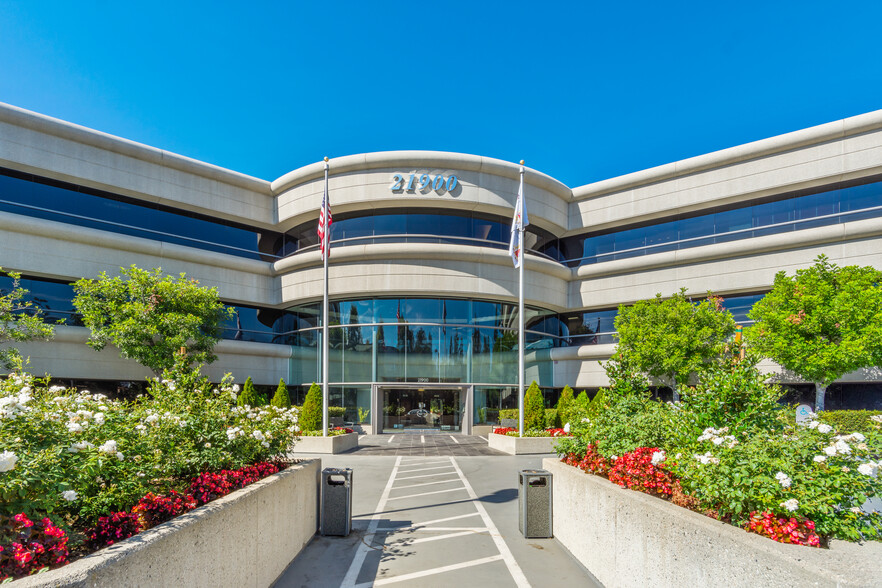 21900 Burbank, Woodland Hills, CA en alquiler - Foto del edificio - Imagen 1 de 7