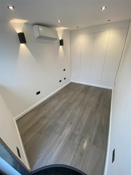 92A Forest Rd, Loughton en alquiler - Foto del edificio - Imagen 2 de 5