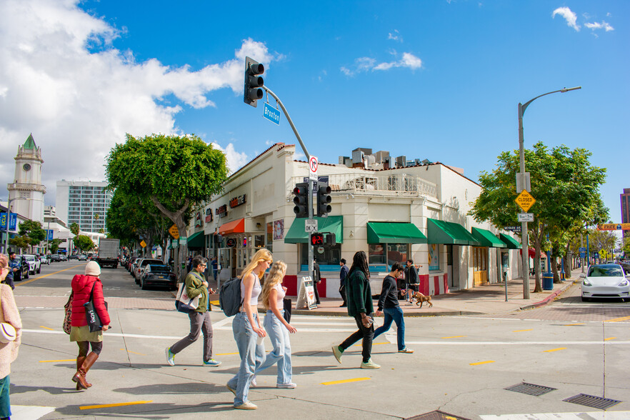 10936-10938 Weyburn Ave, Los Angeles, CA en alquiler - Foto del edificio - Imagen 1 de 9