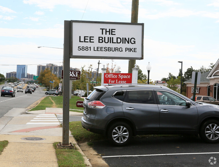 5881 Leesburg Pike, Falls Church, VA en alquiler - Foto del edificio - Imagen 2 de 5