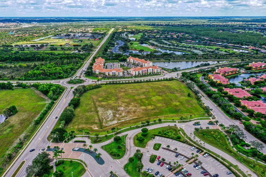 Williams Road, Via Coconut Point And Via Villagio, Estero, FL en venta - Foto del edificio - Imagen 3 de 7