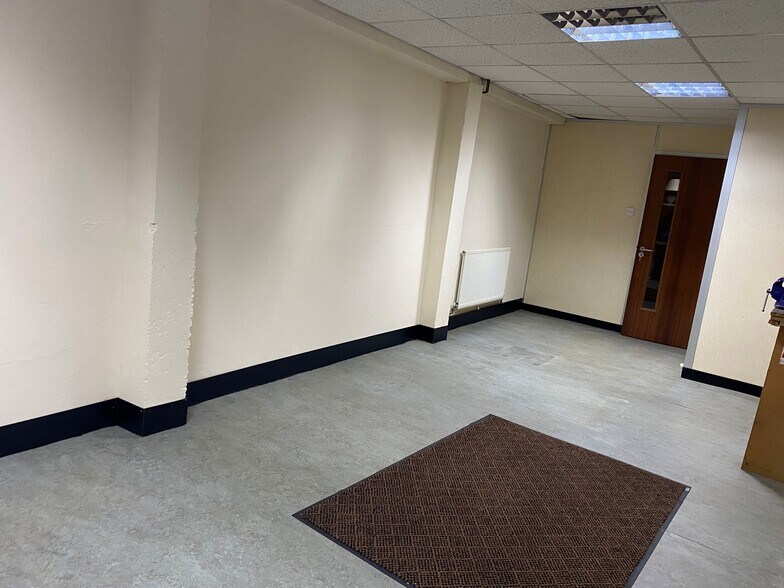 281-285 Wood St, London en alquiler - Foto del edificio - Imagen 3 de 7