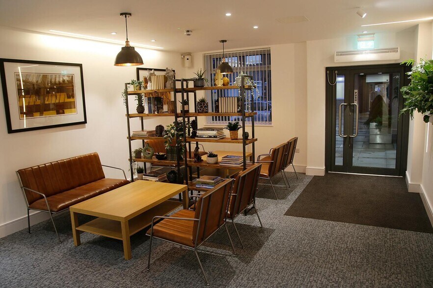 110 Manchester Rd, Altrincham en alquiler - Foto del edificio - Imagen 2 de 41