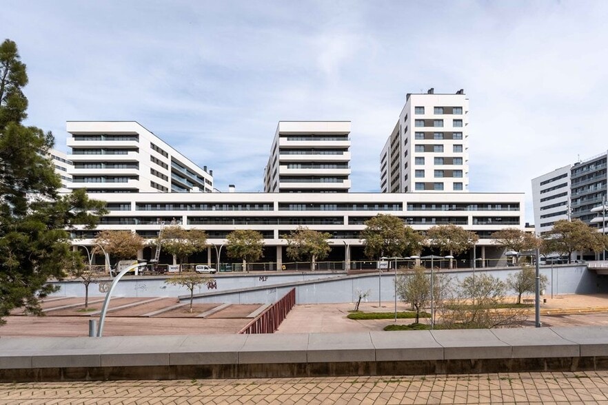 Edificio residencial en Badalona, Barcelona en venta - Foto del edificio - Imagen 3 de 6