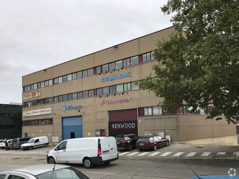 Avenida Camino de lo Cortao, 28, San Sebastián de los Reyes, Madrid en venta - Foto del edificio - Imagen 2 de 2