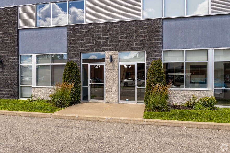 557-577 Boul du Curé-Boivin, Boisbriand, QC en venta - Foto del edificio - Imagen 3 de 5