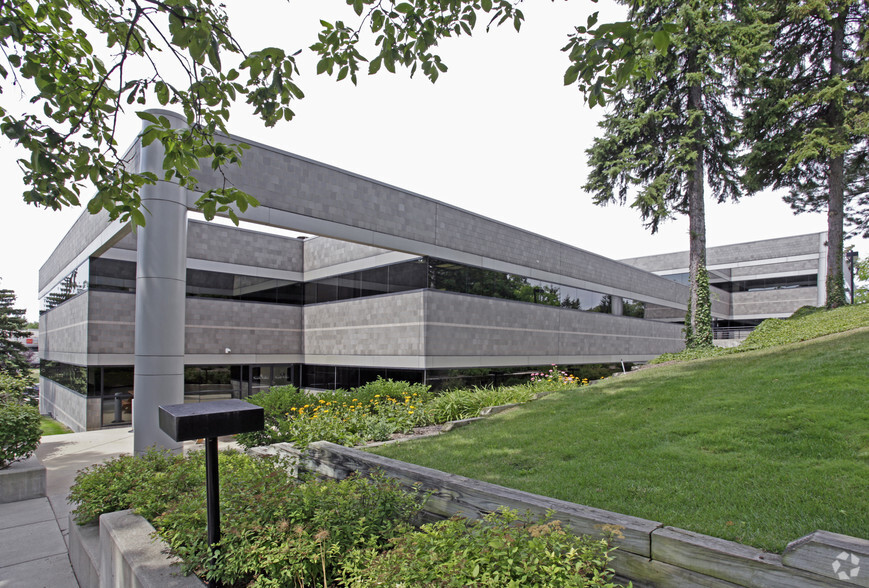 30500 Northwestern Hwy, Farmington Hills, MI en alquiler - Foto del edificio - Imagen 3 de 7