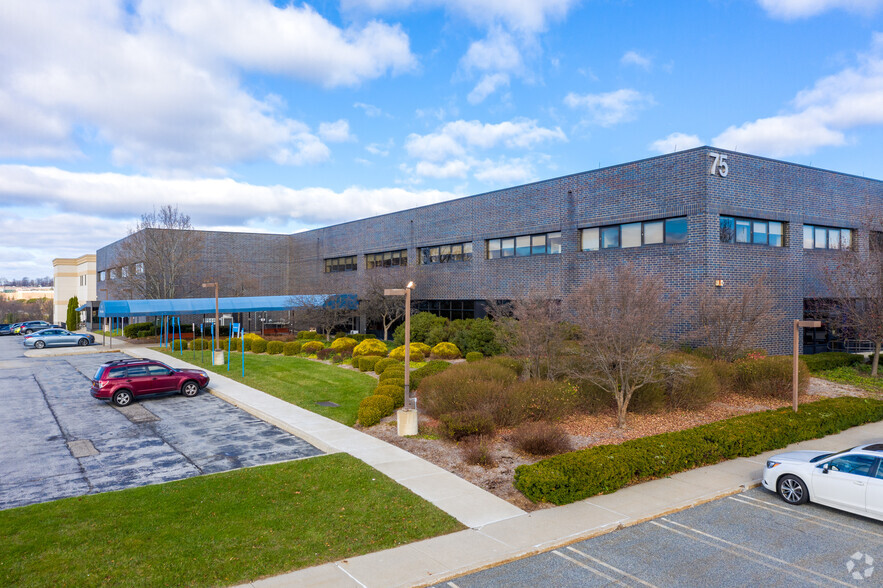 75 Crystal Run Rd, Middletown, NY en alquiler - Foto del edificio - Imagen 2 de 7