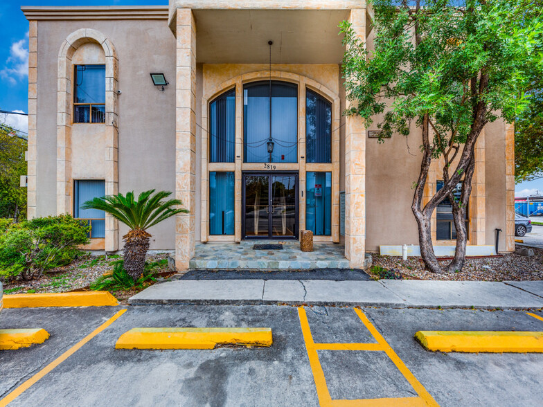 2819 Woodcliffe St, San Antonio, TX en venta - Foto del edificio - Imagen 1 de 22