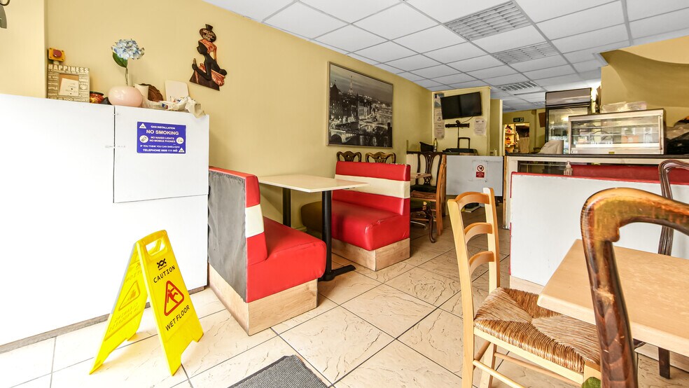 21 Upper Green E, Mitcham en venta - Foto del interior - Imagen 2 de 12