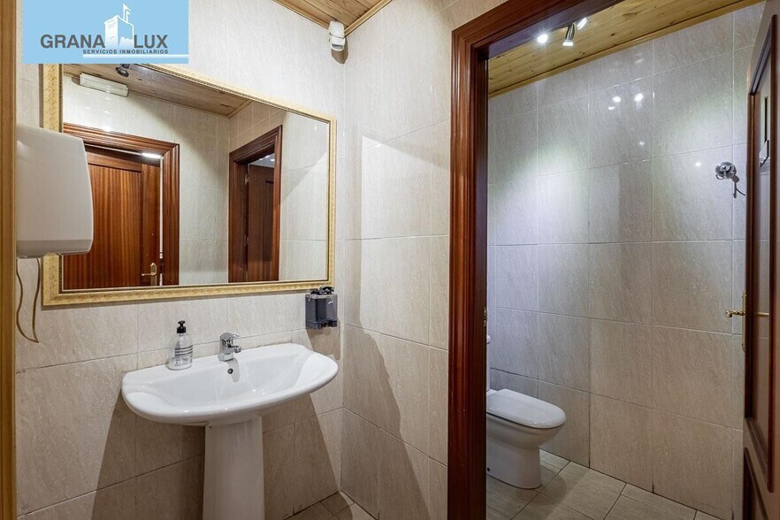 Oficina en Granada, Granada en venta - Foto del interior - Imagen 3 de 9