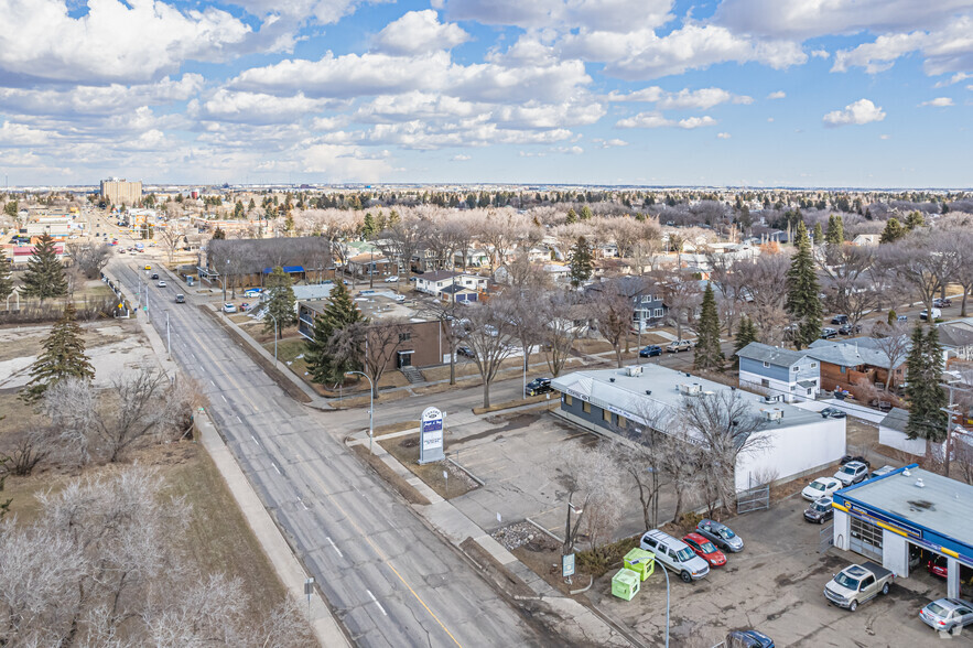 7815 101 Ave NW, Edmonton, AB en alquiler - Vista aérea - Imagen 3 de 4