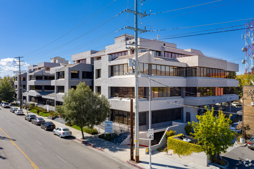 15451 San Fernando Mission Blvd, Mission Hills, CA en alquiler - Foto del edificio - Imagen 2 de 16