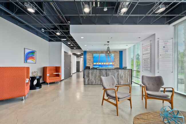 Más detalles de 473 E Carnegie Dr, San Bernardino, CA - Coworking en alquiler