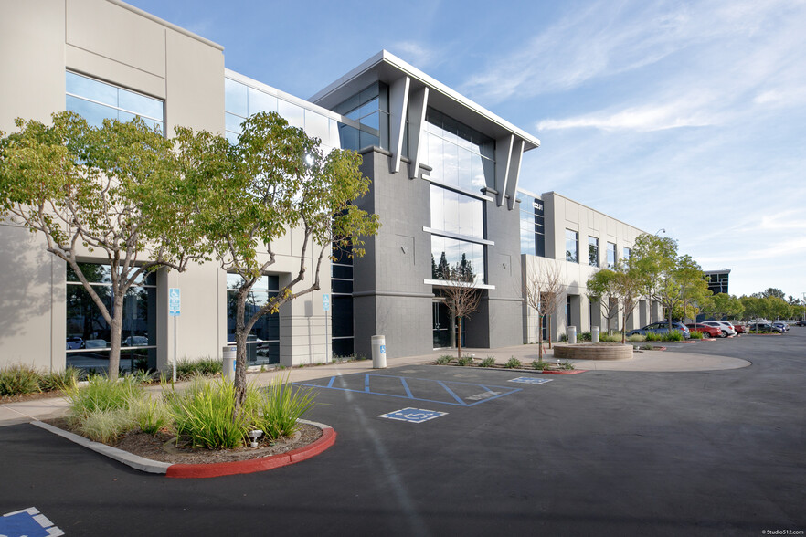 15378 Avenue of Science, San Diego, CA en alquiler - Foto del edificio - Imagen 3 de 19