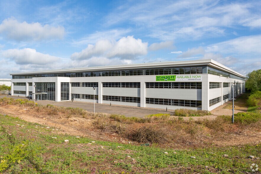 Willow Dr, Nottingham en venta - Foto del edificio - Imagen 2 de 6