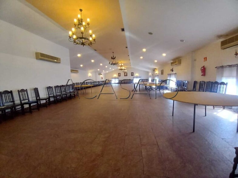 Local en Yuncos, Toledo en venta - Foto del edificio - Imagen 3 de 6