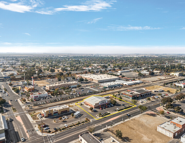 398 W 16th St, Merced, CA en venta - Foto del edificio - Imagen 3 de 7