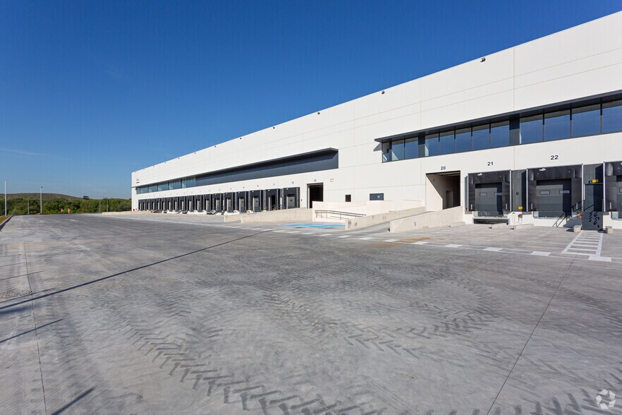 Calle Sierra de la Demanda, 51, Madrid, Madrid en alquiler - Foto del edificio - Imagen 3 de 10