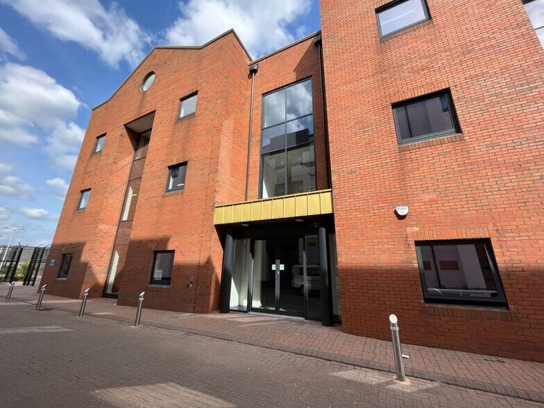 106 University St, Belfast en alquiler - Foto del edificio - Imagen 2 de 3