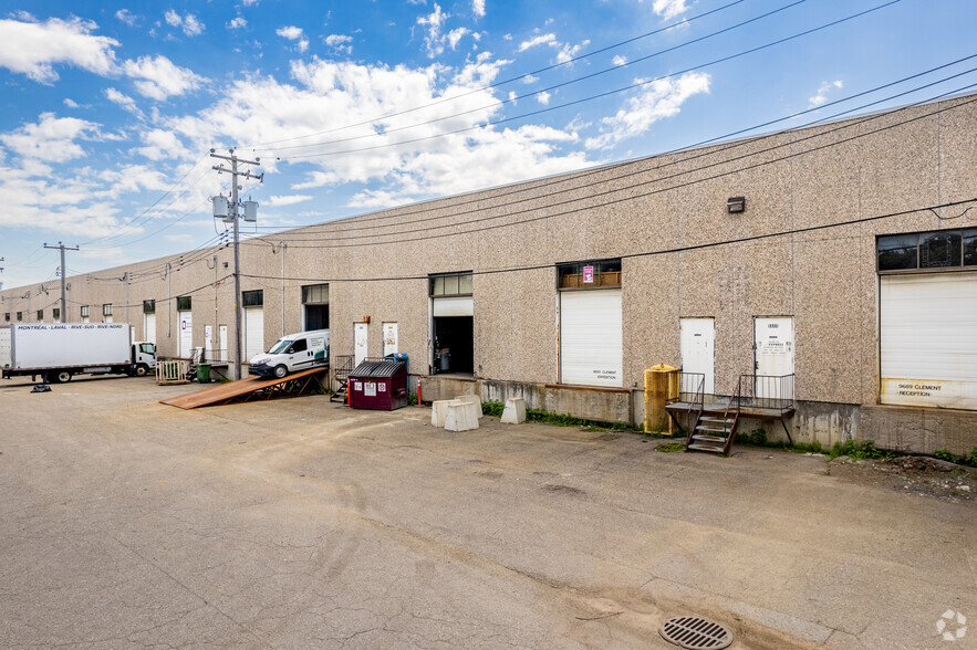 9681-9725 Rue Clément, Montréal, QC en venta - Foto del edificio - Imagen 2 de 5