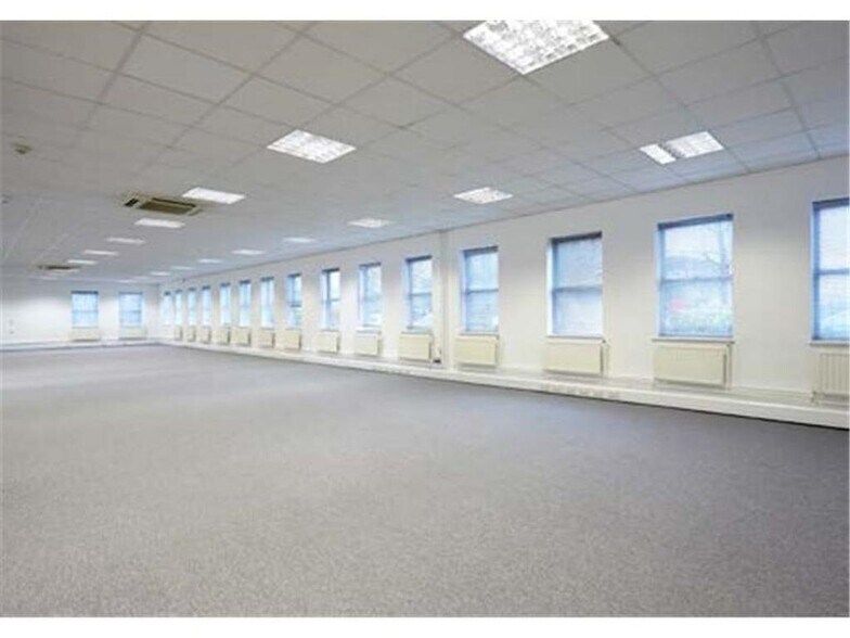 18 Concorde Rd, Patchway en alquiler - Foto del edificio - Imagen 2 de 8