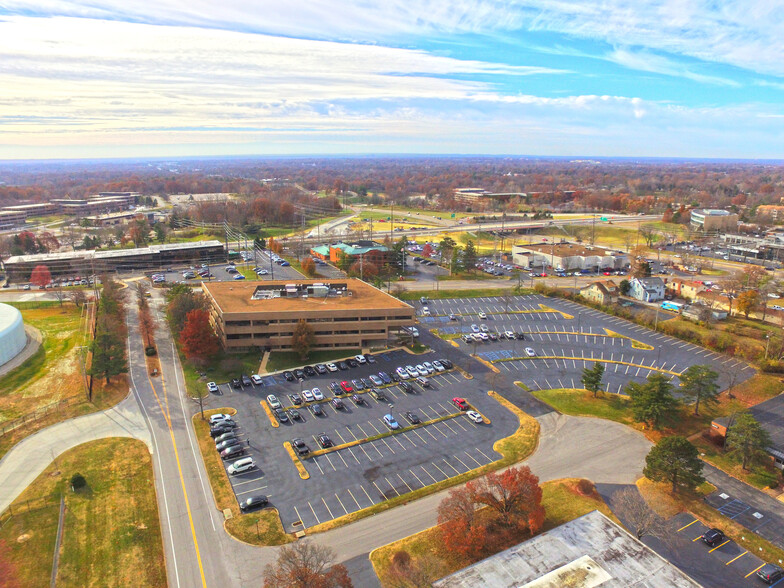 1015 Corporate Square Dr, Creve Coeur, MO en alquiler - Foto del edificio - Imagen 2 de 4