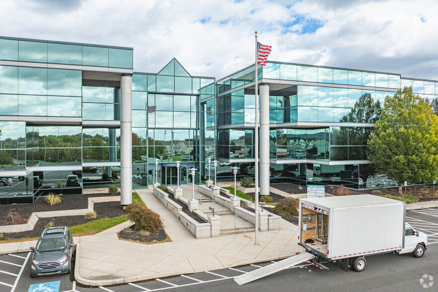 2400 Thea Dr, Harrisburg, PA en alquiler - Foto del edificio - Imagen 3 de 9