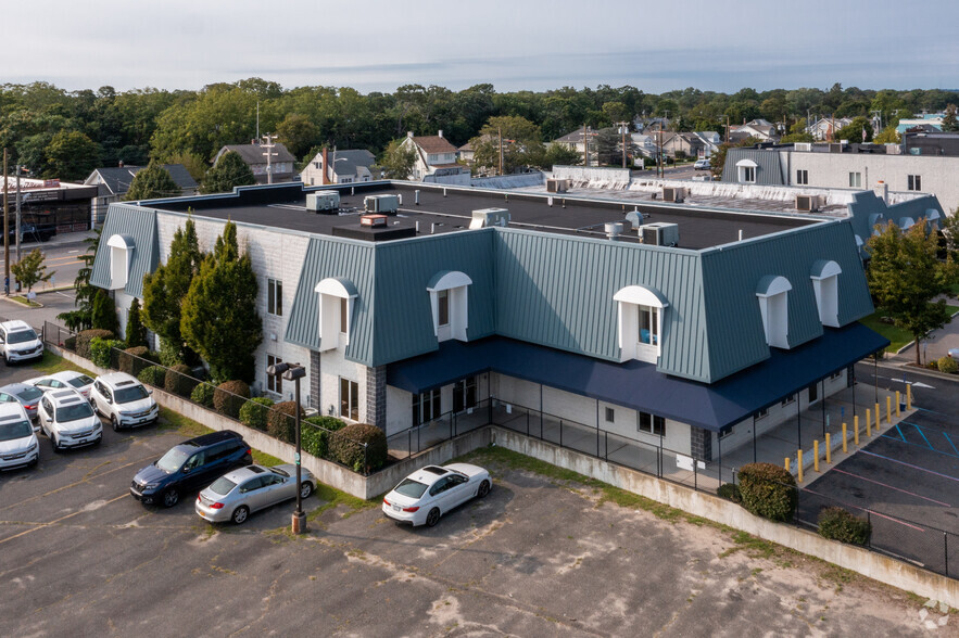 33 Medford Ave, Patchogue, NY en alquiler - Foto del edificio - Imagen 2 de 5