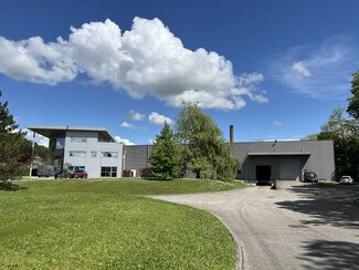 Más detalles de 12 Avenue De Savoie, Saint-Clair-de-la-Tour - Nave en venta