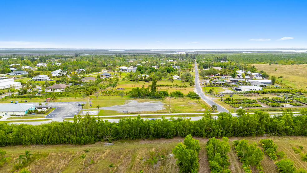 8078 Stringfellow Rd, Saint James City, FL en venta - Foto del edificio - Imagen 3 de 42