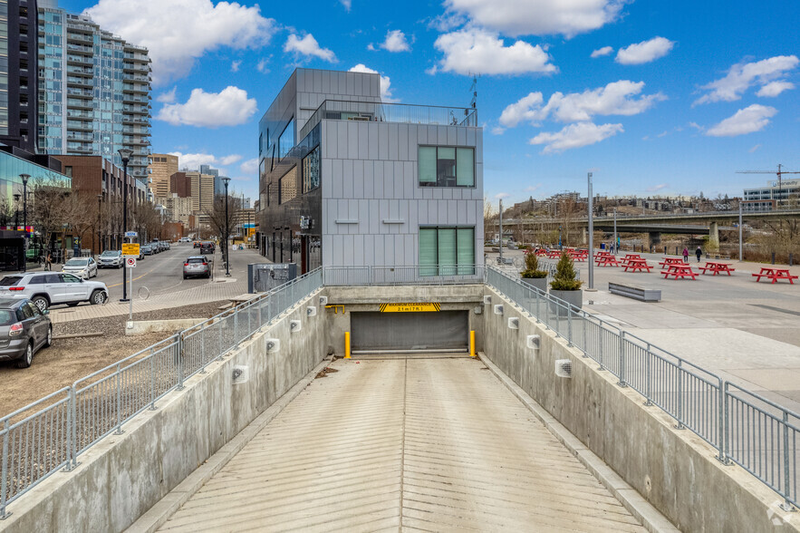 632 Confluence Way SE, Calgary, AB en alquiler - Foto del edificio - Imagen 3 de 7