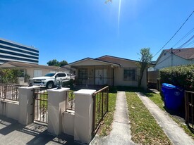 2752 SW 3rd St, Miami FL - Inmueble