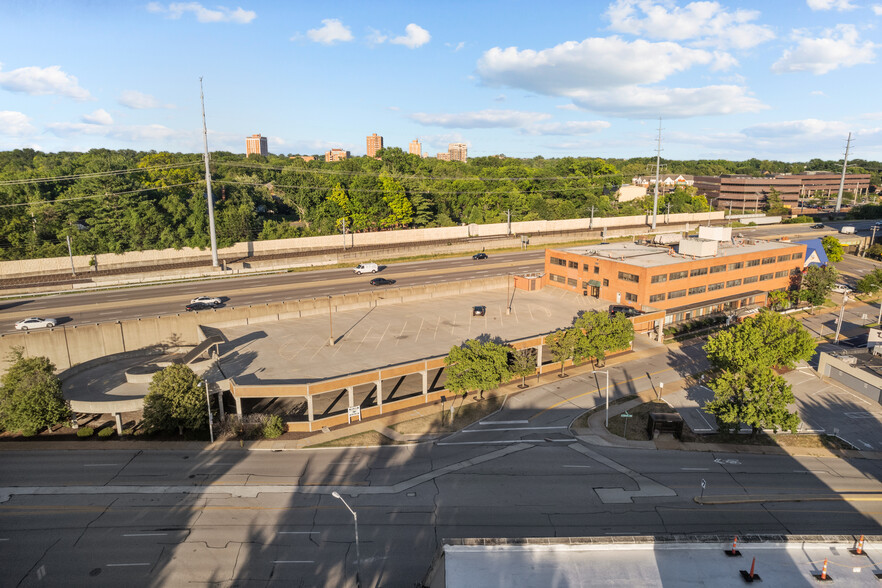 950 Francis Pl, Clayton, MO en alquiler - Foto del edificio - Imagen 2 de 7