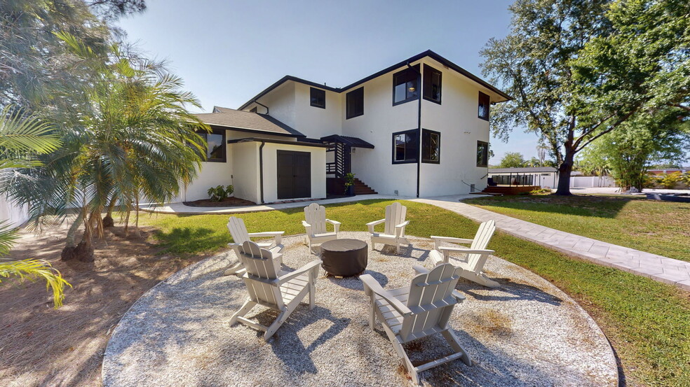 10787 Oak St NE, Saint Petersburg, FL en venta - Foto del edificio - Imagen 3 de 48