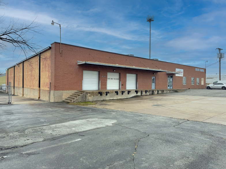 6716 E 12th St, Tulsa, OK en alquiler - Foto del edificio - Imagen 1 de 10