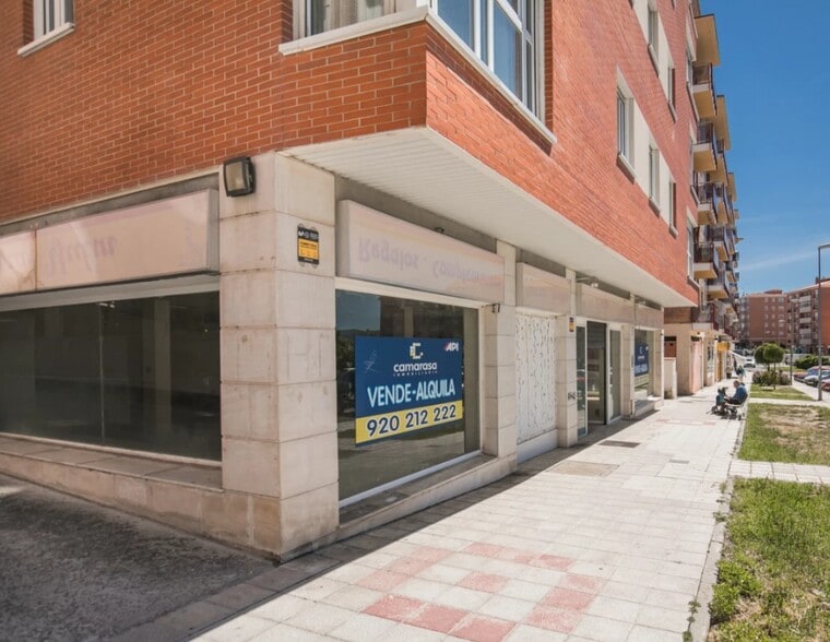Calle Agustín Rodríguez Sahagún, 5, Ávila, Ávila en venta - Foto del edificio - Imagen 2 de 7
