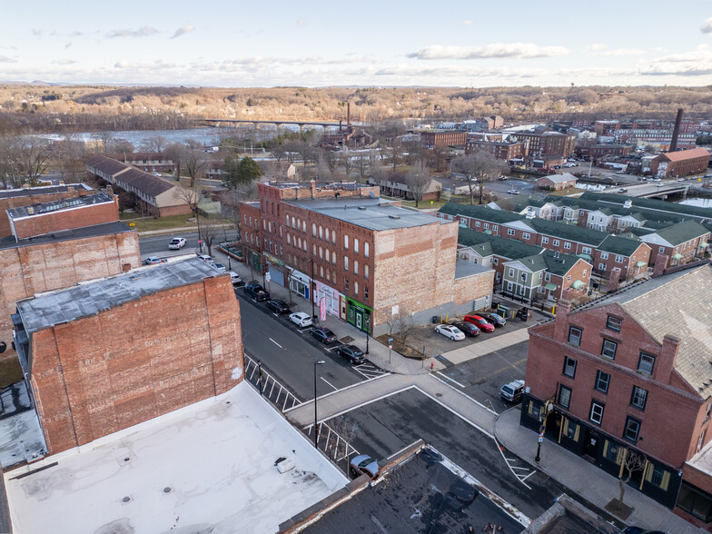 107-109 High St, Holyoke, MA en alquiler - Foto del edificio - Imagen 2 de 5