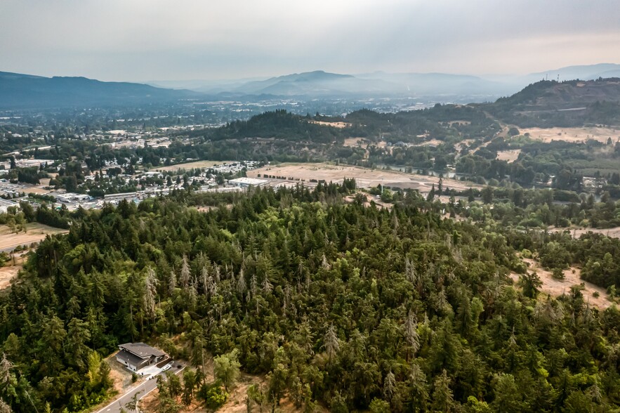 Castle Ridgetop Way, Eugene, OR en venta - Foto del edificio - Imagen 3 de 5