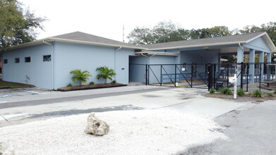 2177 NE Coachman Rd, Clearwater, FL en alquiler Foto del edificio- Imagen 2 de 7