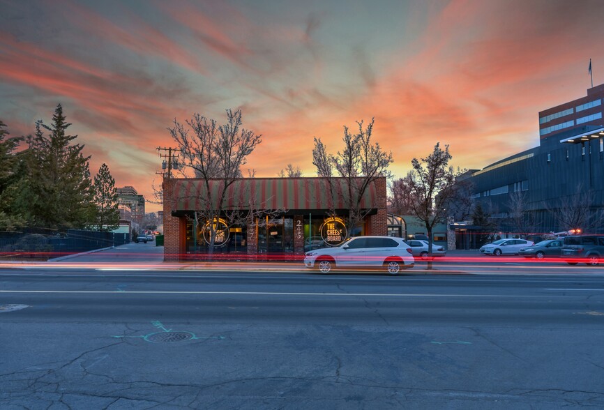 247 California Ave, Reno, NV en venta - Foto principal - Imagen 1 de 4