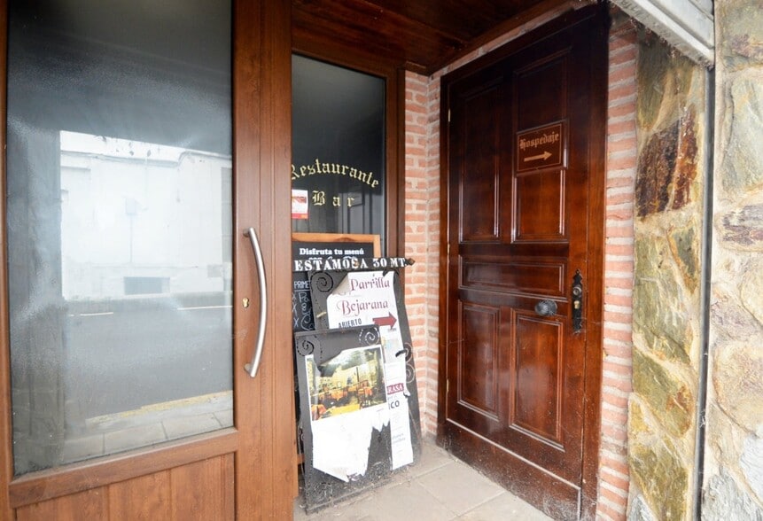 Calle Victor Gorzo, 2, Béjar, Salamanca en venta - Vestíbulo - Imagen 3 de 17