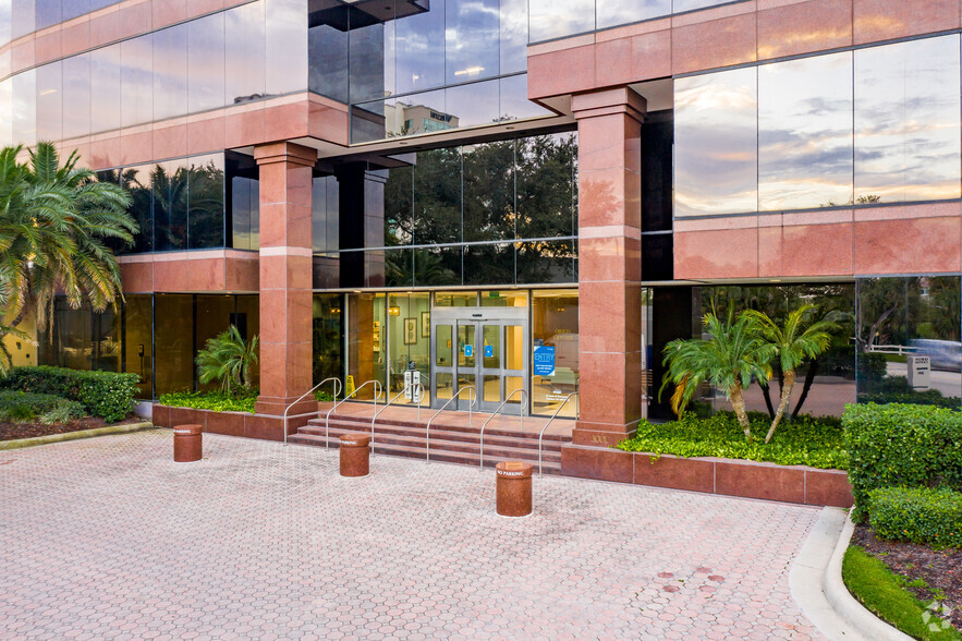 3001 N Rocky Point Dr E, Tampa, FL en alquiler - Foto del edificio - Imagen 2 de 3