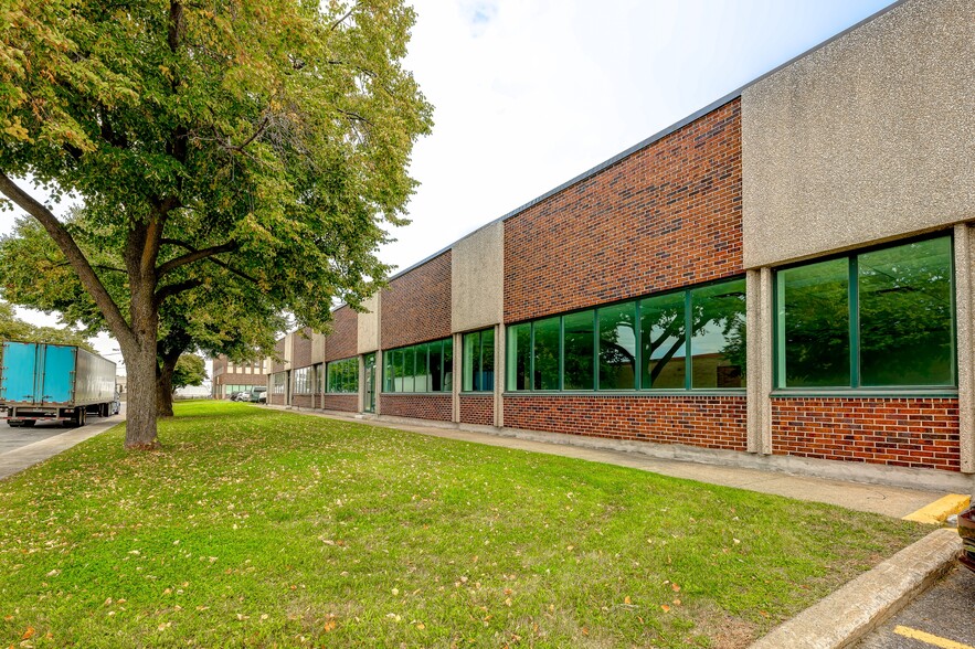 500-600 Rue Hodge, Montréal, QC en alquiler - Foto del edificio - Imagen 2 de 17