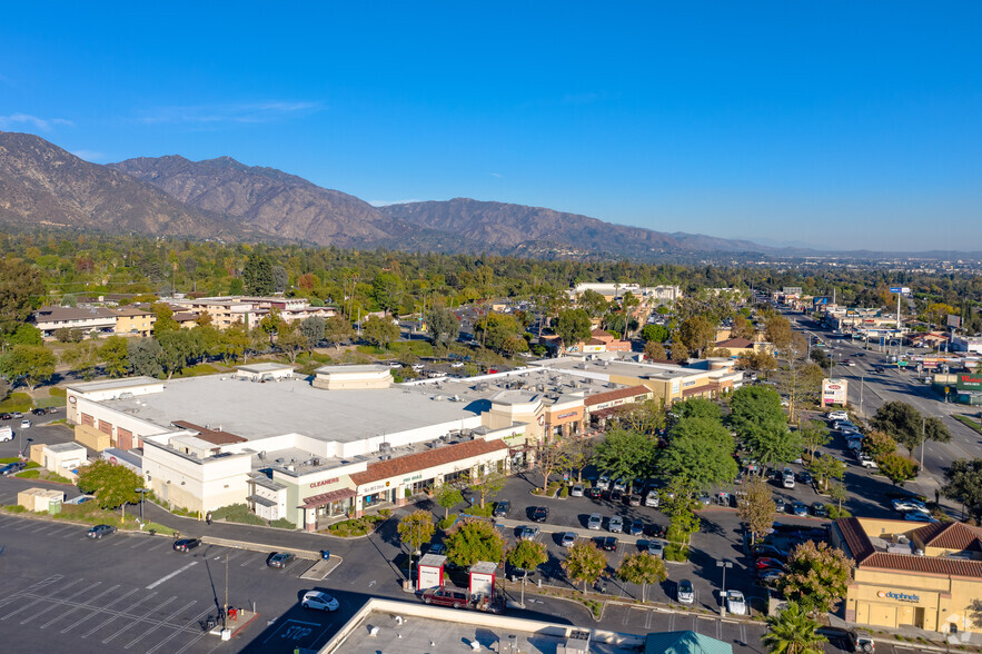 257-325 N Rosemead Blvd, Pasadena, CA en alquiler - Foto del edificio - Imagen 3 de 7