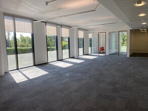 100 Park Dr, Milton en alquiler Foto del interior- Imagen 2 de 4