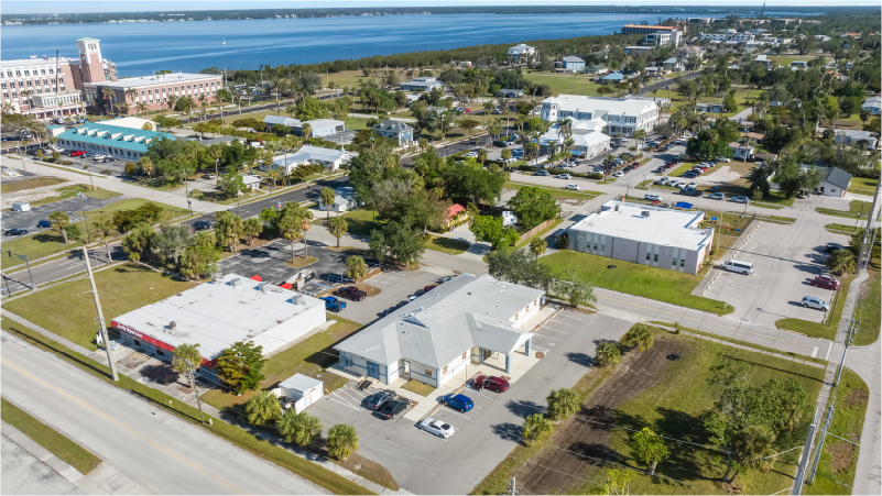 355 Dupont St, Punta Gorda, FL en venta - Foto del edificio - Imagen 3 de 8