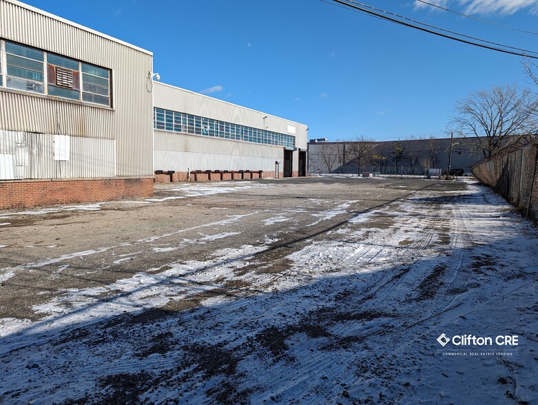 7 Slater Dr, Elizabeth, NJ en alquiler - Foto del edificio - Imagen 3 de 8