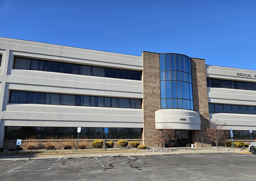 4705 Towne Centre, Saginaw, MI en venta - Foto del edificio - Imagen 1 de 29